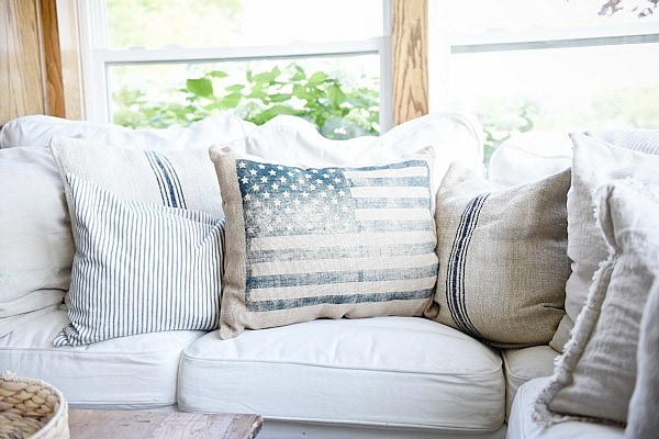 5 tips & tricks on how to decorate your home for summer - Great tips on how to get your home summer ready! Great source for farmhouse decor tips & tricks! 