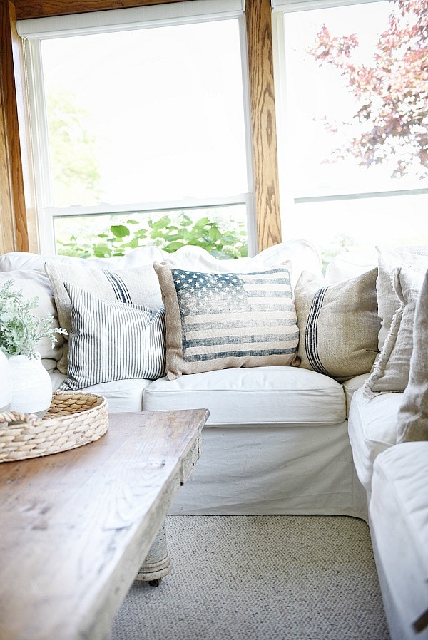 5 tips & tricks on how to decorate your home for summer - Great tips on how to get your home summer ready! Great source for farmhouse decor tips & tricks! 