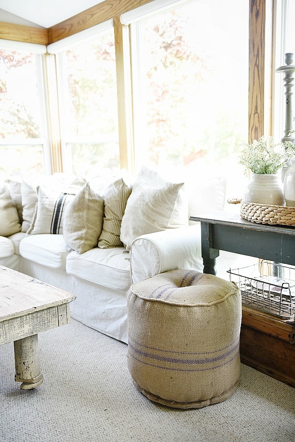 5 tips & tricks on how to decorate your home for summer - Great tips on how to get your home summer ready! Great source for farmhouse decor tips & tricks! 