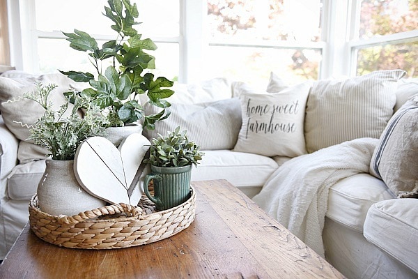 Farmhouse sunroom - farmhouse pillows. Great pin for neutral cozy cottage style farmhouse decor. 