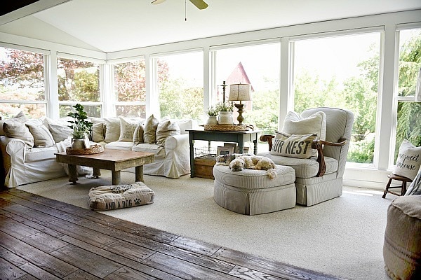 Farmhouse sunroom makeover - Using magnolia home paint. A must see for farmhouse makeover inspiration! 