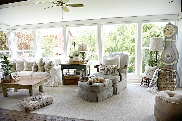Farmhouse sunroom makeover - Using magnolia home paint. A must see for farmhouse makeover inspiration! 