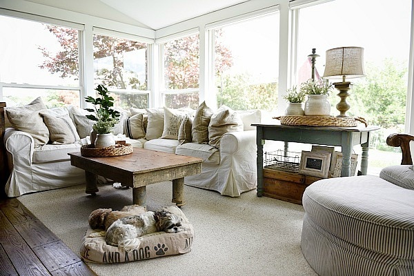 Farmhouse sunroom makeover - Using magnolia home paint. A must see for farmhouse makeover inspiration! 