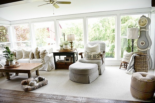 Farmhouse sunroom makeover - Using magnolia home paint. A must see for farmhouse makeover inspiration! 