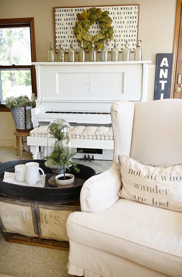 How To paint your piano: An easy update for any old piano & how to make it fit your home decor style. 