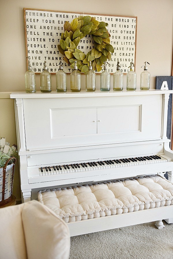 How To paint your piano: An easy update for any old piano & how to make it fit your home decor style. 
