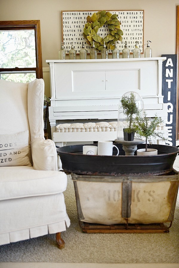 How To paint your piano: An easy update for any old piano & how to make it fit your home decor style. 