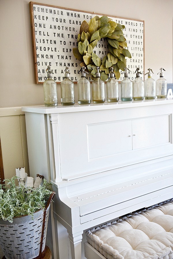 How To paint your piano: An easy update for any old piano & how to make it fit your home decor style. 