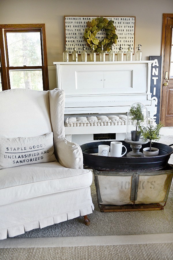 How To paint your piano: An easy update for any old piano & how to make it fit your home decor style. 