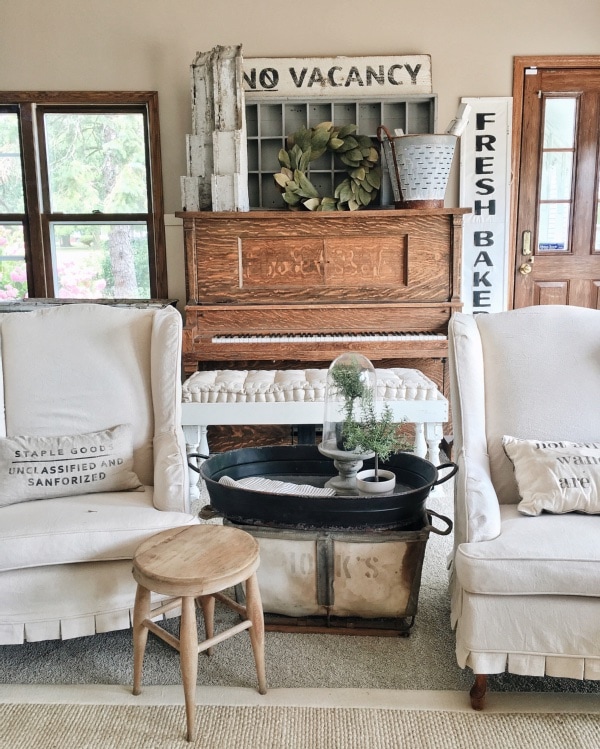 How To paint your piano: An easy update for any old piano & how to make it fit your home decor style. 