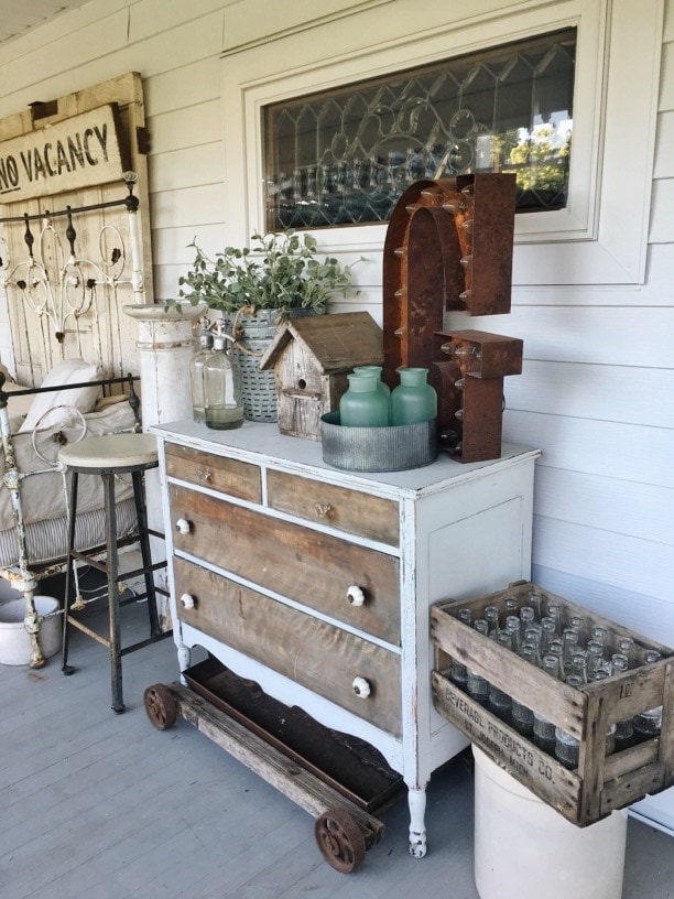DIY cottage style sea foam sea glass bottles - The EASIEST way to get the sea glass look!! Great for farmhouse style or cottage style decor in any room! 