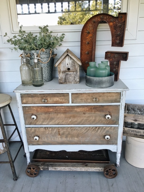 DIY cottage style sea foam sea glass bottles - The EASIEST way to get the sea glass look!! Great for farmhouse style or cottage style decor in any room! 