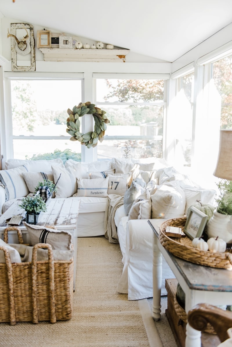 Neutral fall decor - A cozy farmhouse fall sunroom. A must pin for cozy fall decor inspiration! 