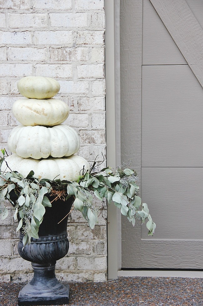 pumpkin-display-outdoor