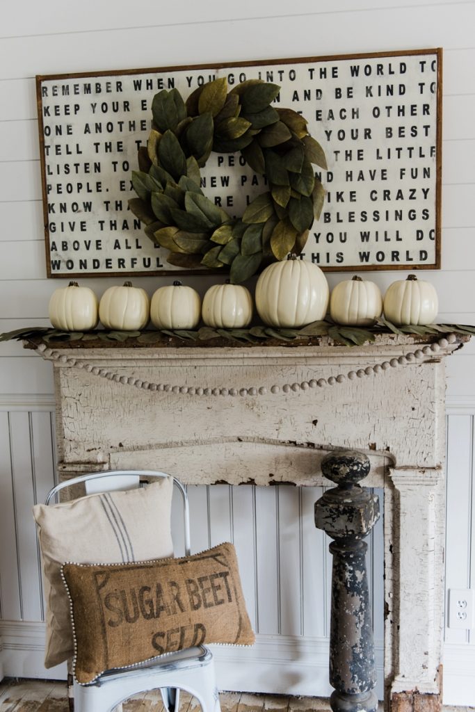 Simple rustic fall farmhouse mantel - Farmhouse fall decor 
