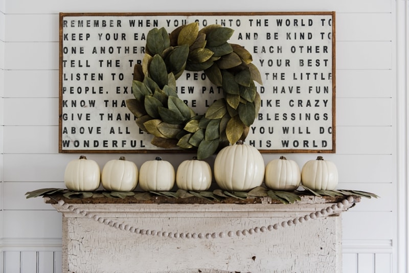 Simple rustic fall farmhouse mantel - Farmhouse fall decor 