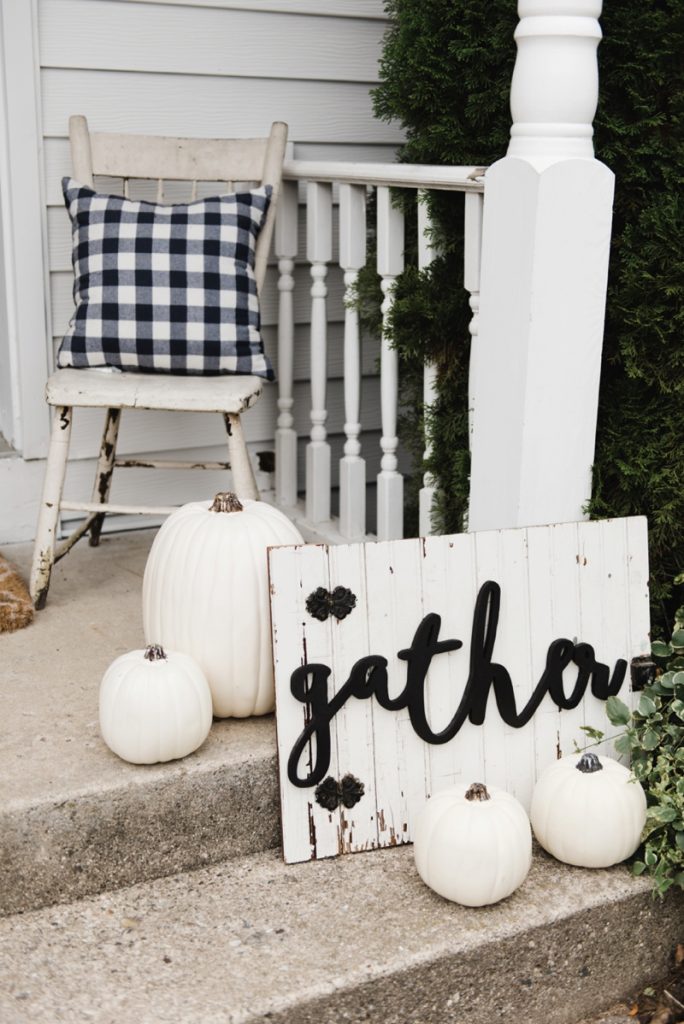 Farmhouse buffalo check fall decor on the back stoop - Great farmhouse fall decor inspiration. 
