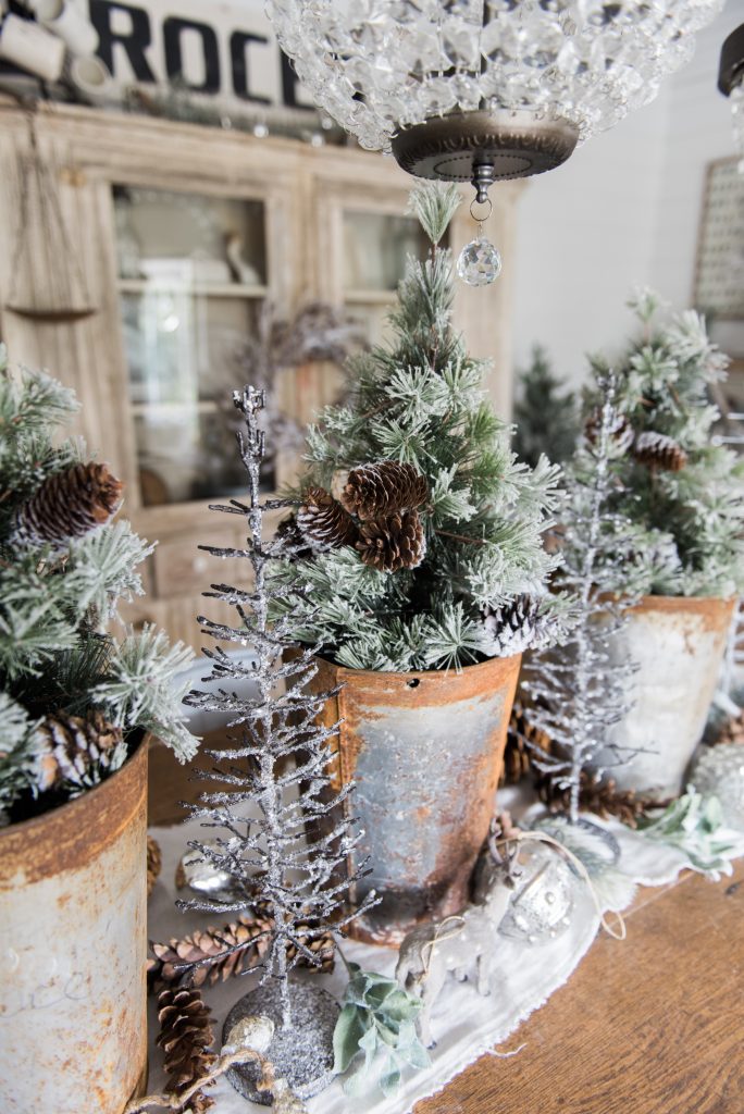 Cozy Rustic Farmhouse Cottage Christmas decor - A great pin for inspiration for neutral rustic holiday decor. 