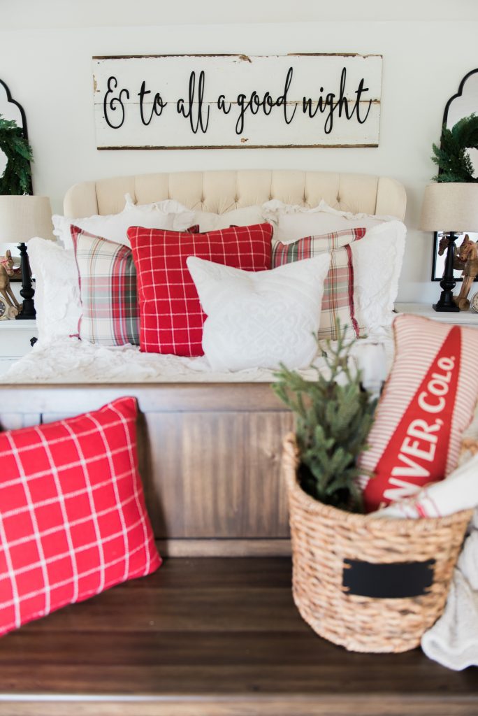 Cozy Rustic Farmhouse Cottage Christmas decor - A great pin for inspiration for neutral rustic holiday decor. 