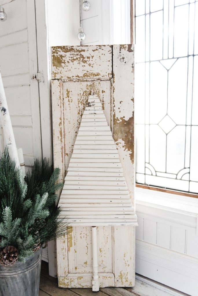 DIY chippy spindle Christmas tree - A super easy DIY farmhouse Christmas decor project. A must pin for farmhouse & cottage style Christmas inspiration! 