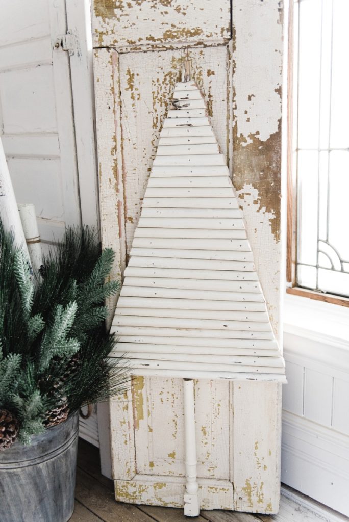 DIY chippy spindle Christmas tree - A super easy DIY farmhouse Christmas decor project. A must pin for farmhouse & cottage style Christmas inspiration! 