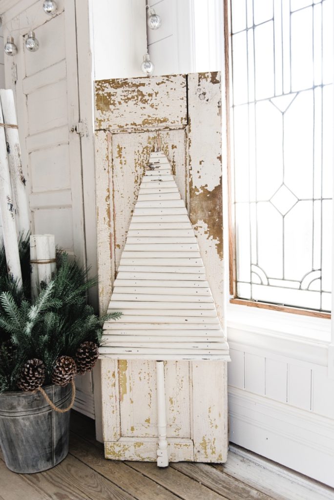 DIY chippy spindle Christmas tree - A super easy DIY farmhouse Christmas decor project. A must pin for farmhouse & cottage style Christmas inspiration! 