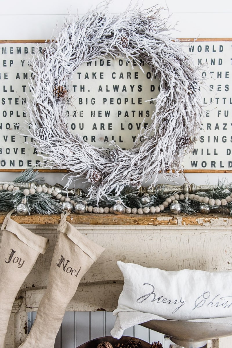 Rustic Farmhouse christmas decor - A great pin for farmhouse & cottage style home decor inspiration. 