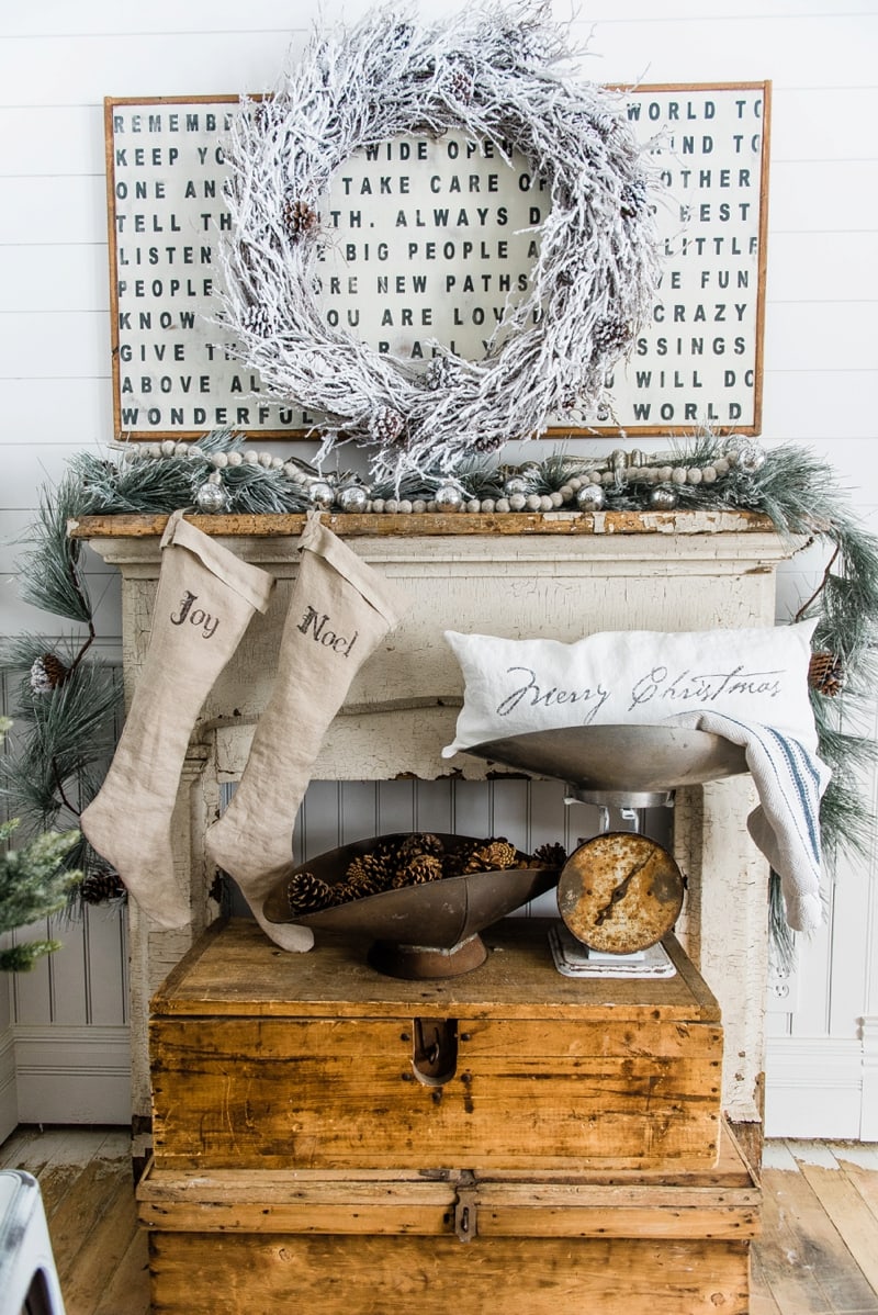 Rustic Farmhouse christmas decor - A great pin for farmhouse & cottage style home decor inspiration. 