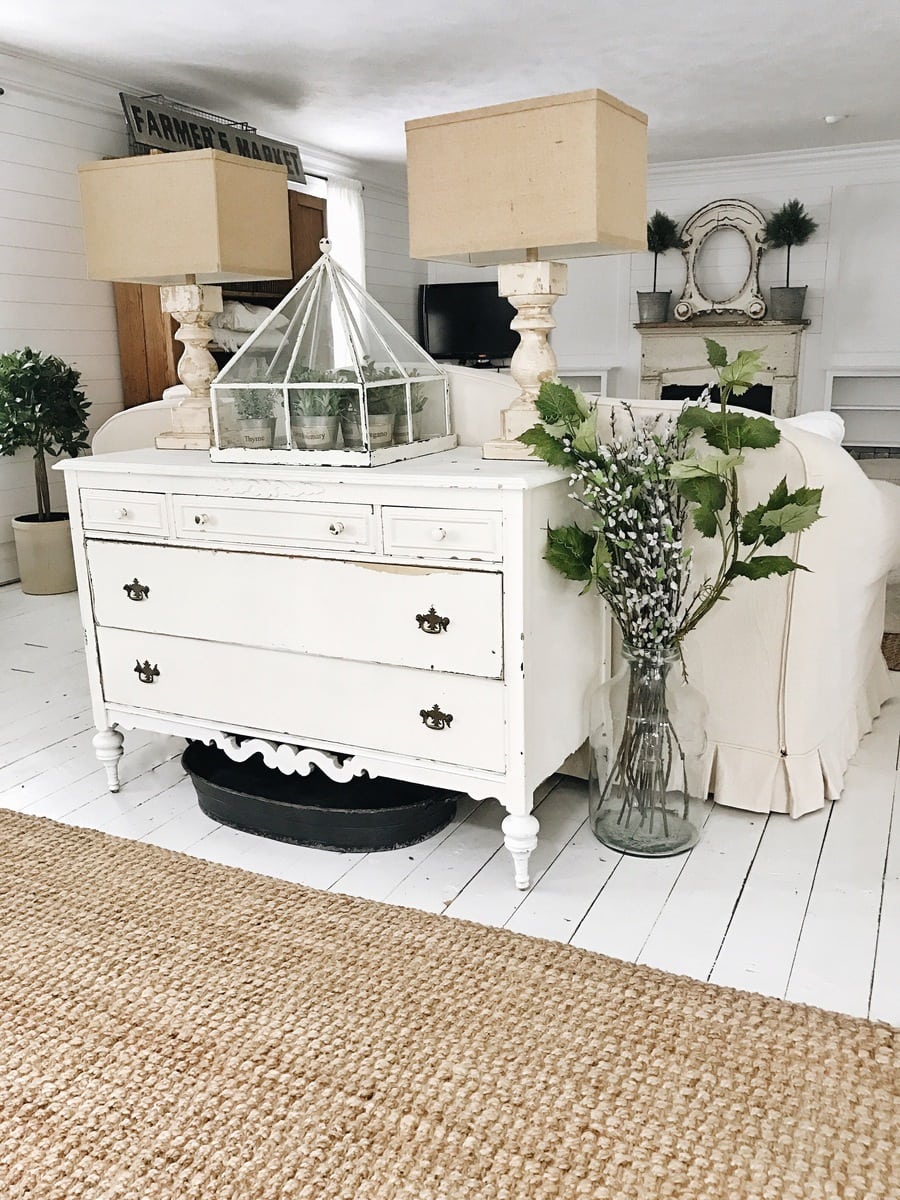 Farmhouse style living room - A great blog for farmhouse decor sources & inspiration! 