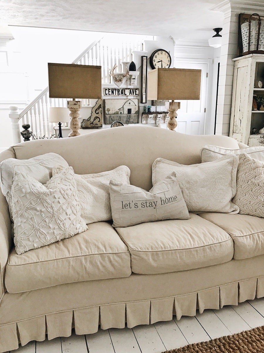 Farmhouse style living room - A great blog for farmhouse decor sources & inspiration! 