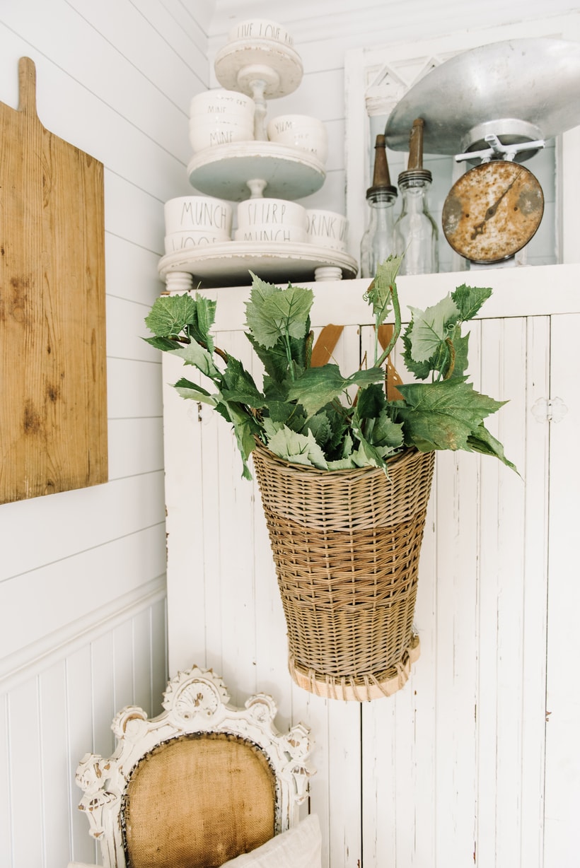 Super affordable farmhouse style tiered trays - A must pin & great blog for farmhouse style & cottage style decor inspiration! 