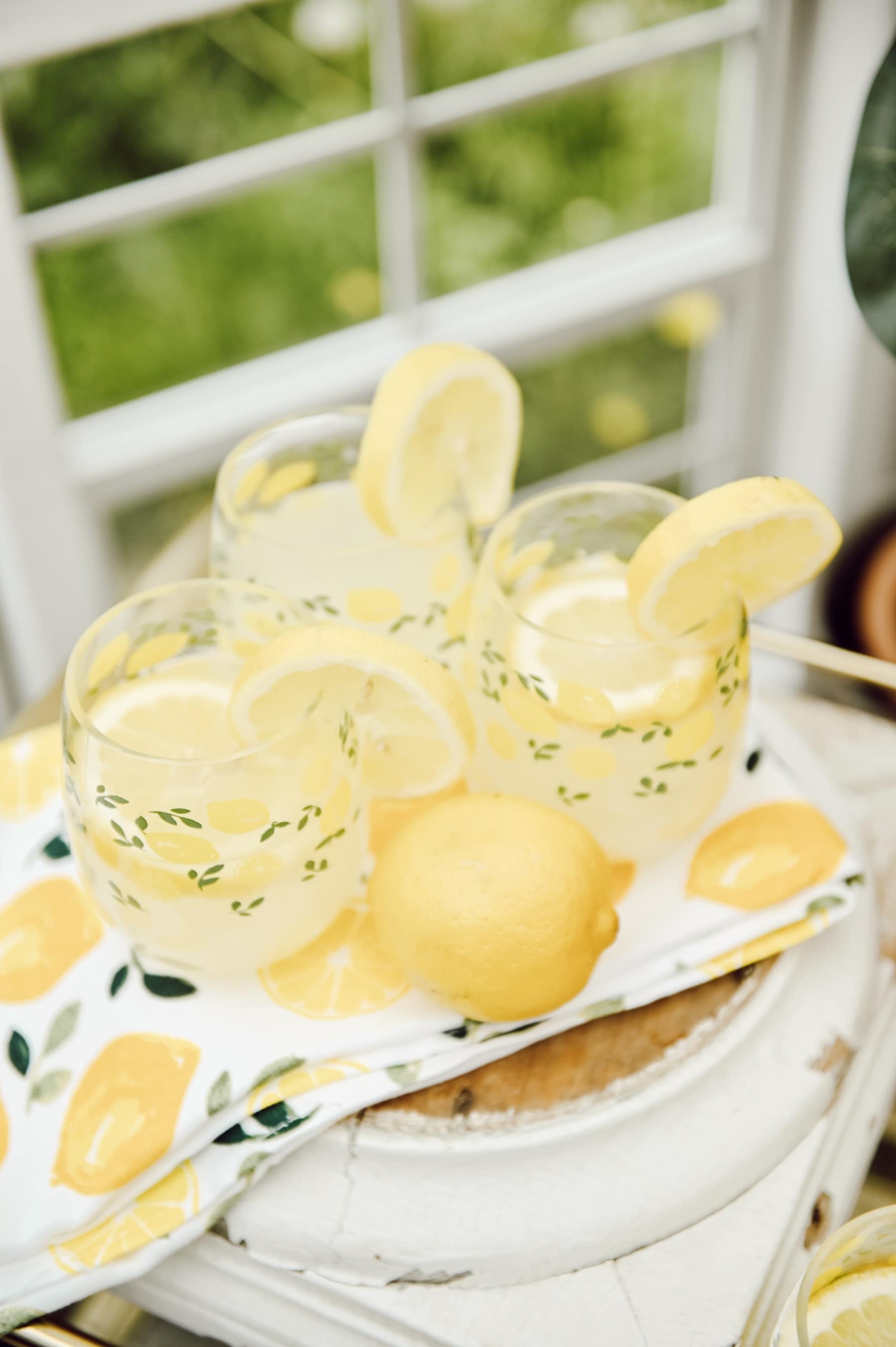 Photo of Lemons and lemonade