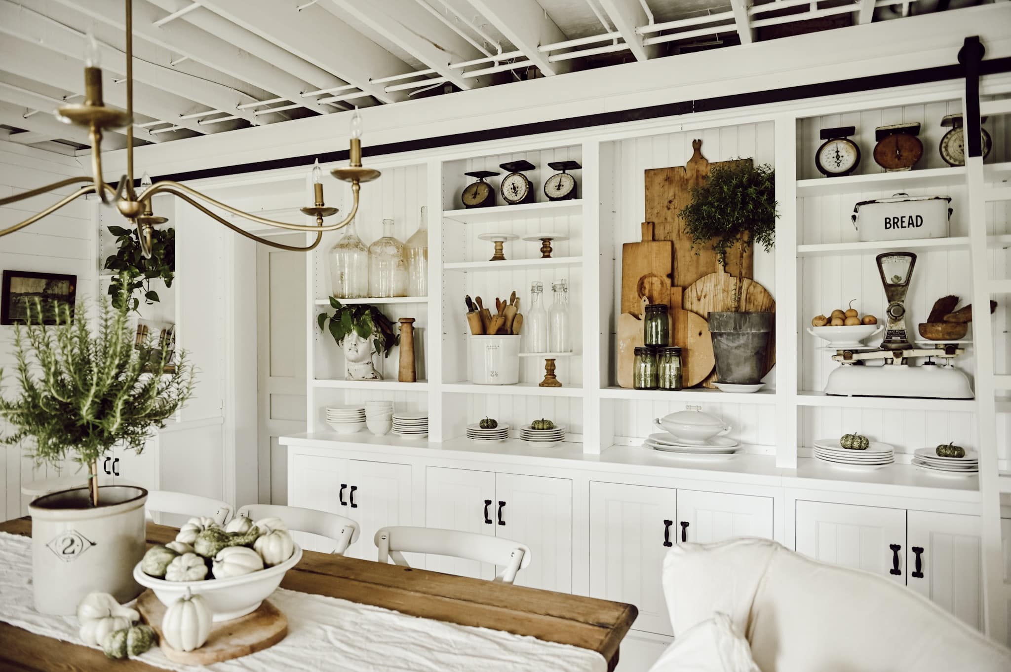 Autumn decor. How to add fall decor to open shelving