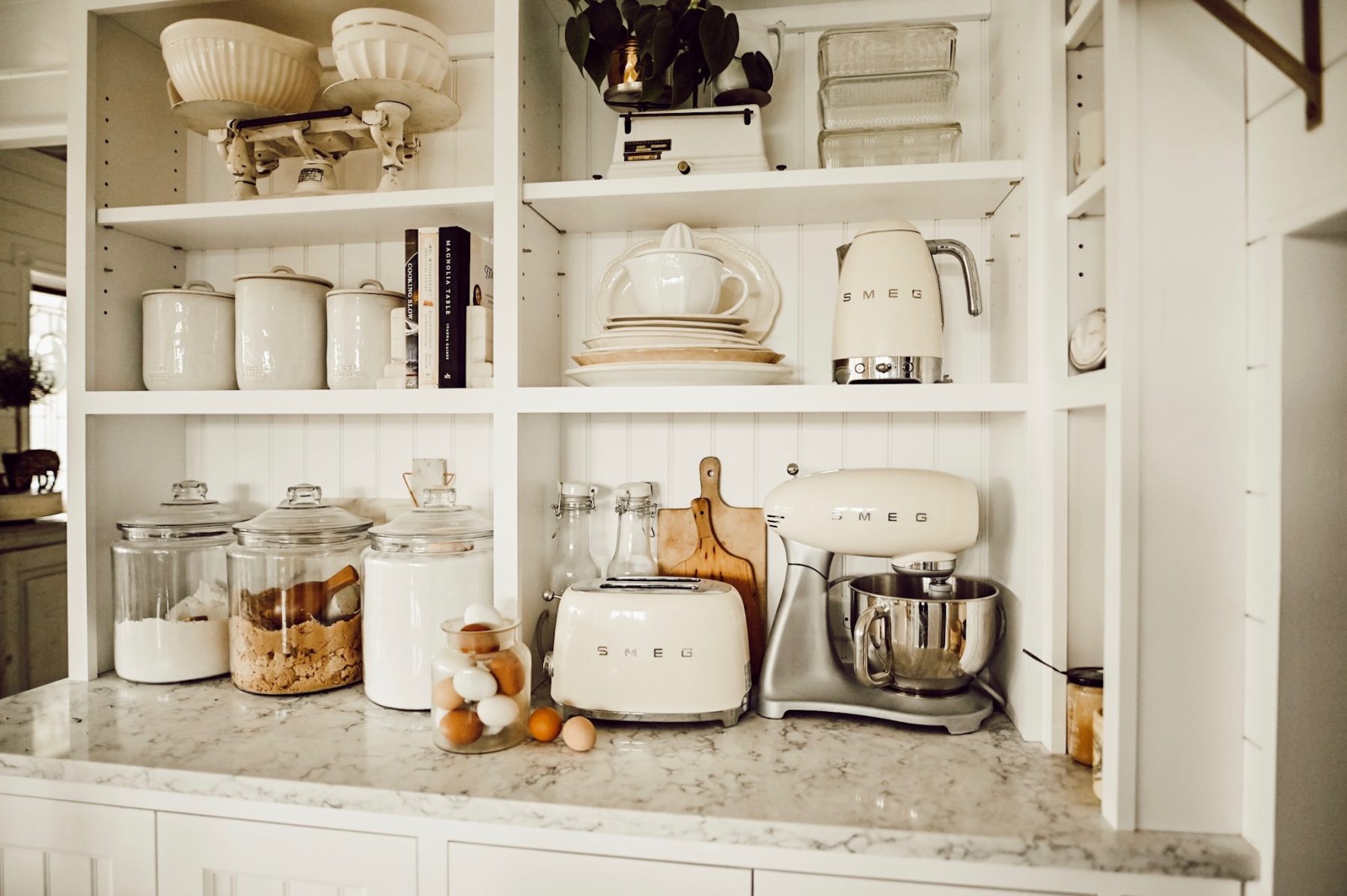 Kitchen nook with Quartz Countertop