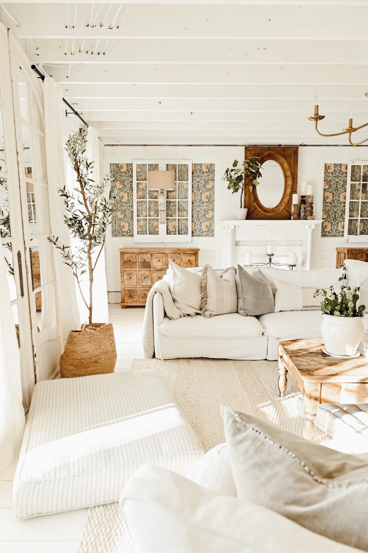 Cottage Style Living room with Wallpaper