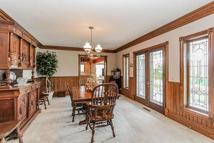 A dining room before Liz Marie remodeled it
