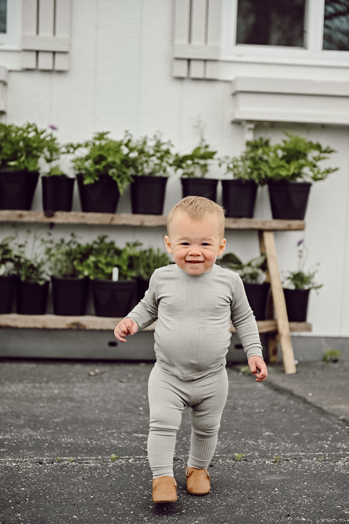 Little Boy infant of Live plants