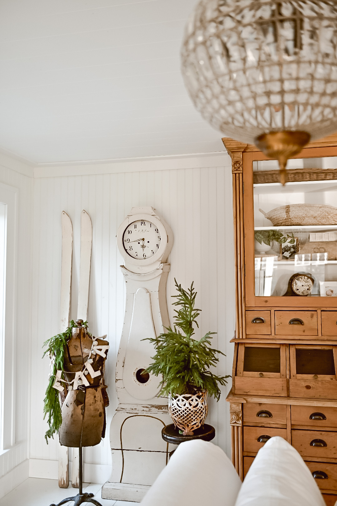 Vintage Cottage Style Home with Winter decor and a vintage Mora Clock or Grandfather Clock 

#VintageDecor #LivingRoom #CottageStyle