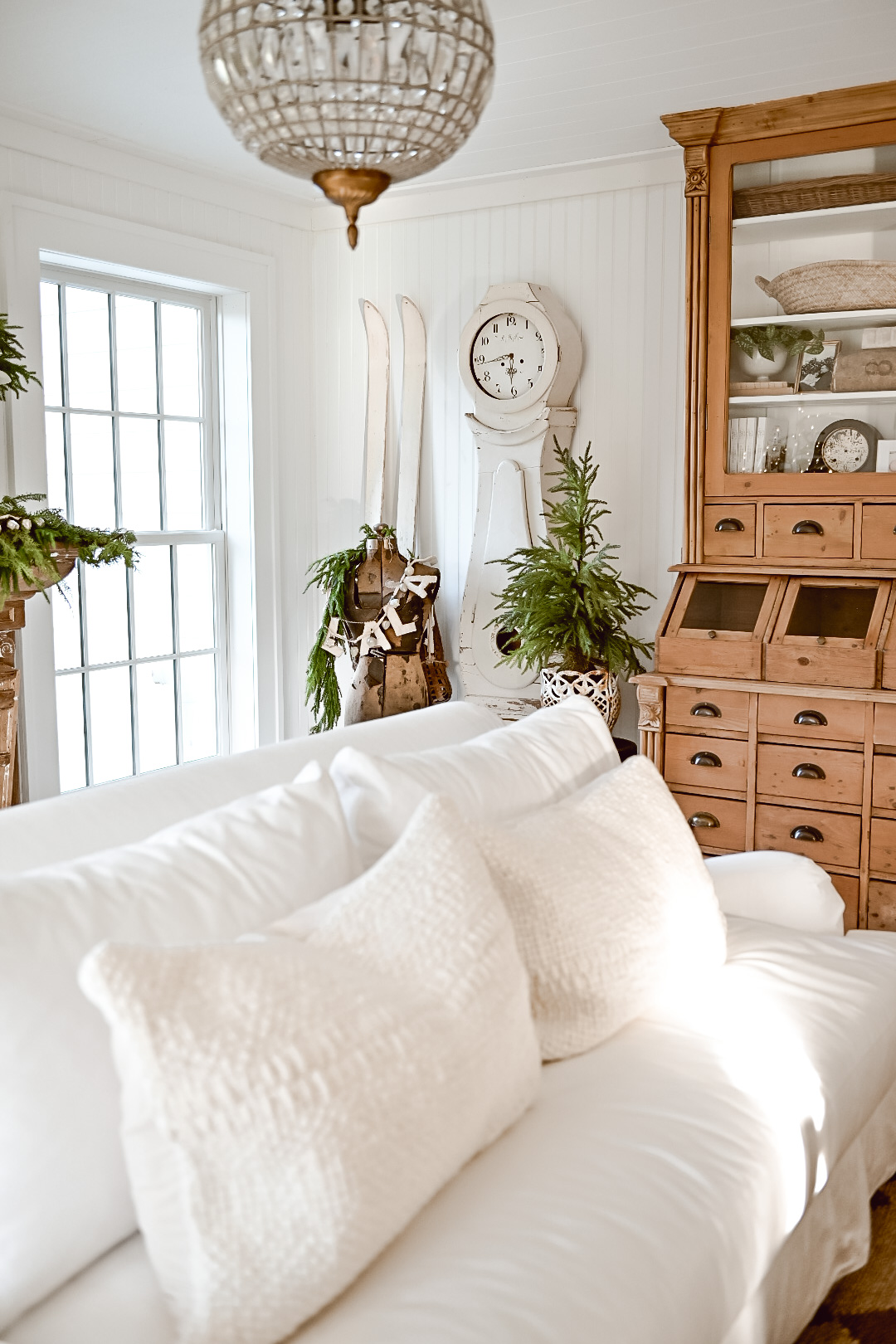 Pottery Barn Sofa in Winter Decor Setting 

#PotteryBarnSofa #PotterBarnCouch #WinterDecor #MoraClock